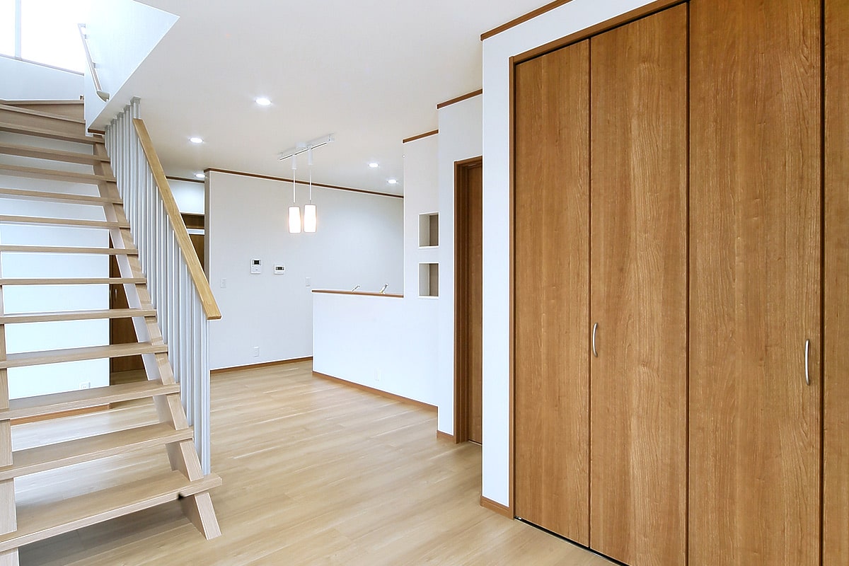 新築戸建て住宅 リビング階段一例